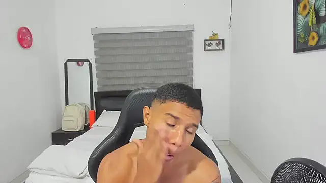 Snapshot of corzoethan chatting on January 16, 2026, 10:58 pm corzoethan online show from January 16, 2026, 10:58 pm