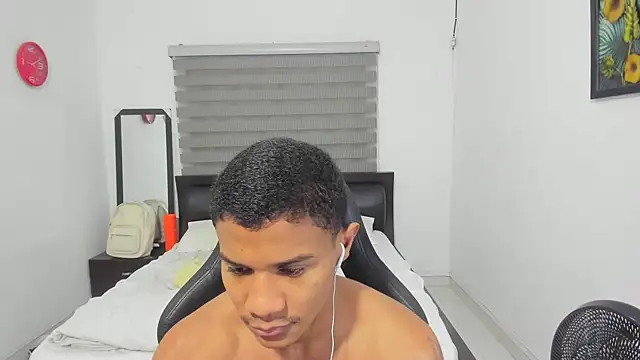 Snapshot of corzoethan chatting on February 1, 2026, 11:14 pm corzoethan online show from February 1, 2026, 11:14 pm