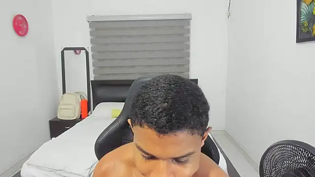 Snapshot of corzoethan chatting on February 4, 2026, 11:20 pm corzoethan online show from February 4, 2026, 11:20 pm