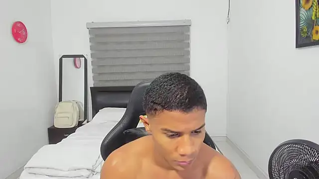 Snapshot of corzoethan chatting on February 22, 2026, 2:13 am corzoethan online show from February 22, 2026, 2:13 am