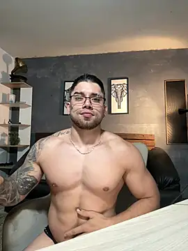 Snapshot of Mike_montoya1 chatting on August 8, 2026, 9:06 pm Mike montoya1 online show from August 8, 2026, 9:06 pm