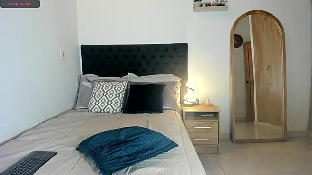 Snapshot of samanth_bell chatting on November 7, 2025, 2:55 am samanth bell online show from November 7, 2025, 2:55 am