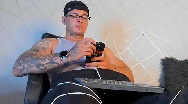 NoahhBrown online show from January 8, 2025, 1:42 am