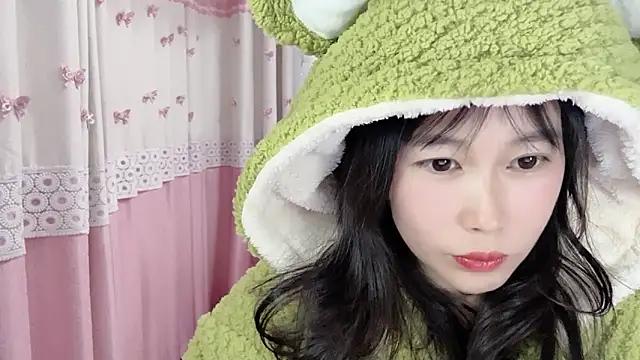 Snapshot of Shleybaby chatting on December 15, 2024, 2:05 pm Shleybaby online show from December 15, 2024, 2:05 pm