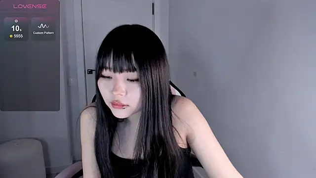 Snapshot of hee_young11 chatting on November 19, 2025, 5:13 pm hee young11 online show from November 19, 2025, 5:13 pm