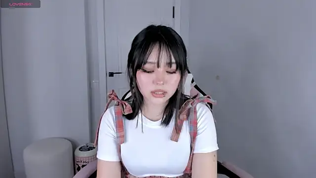 Snapshot of hee_young11 chatting on January 6, 2026, 1:15 pm hee young11 online show from January 6, 2026, 1:15 pm