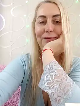 Snapshot of HotJanet chatting on January 13, 2025, 11:08 am HotJanet online show from January 13, 2025, 11:08 am