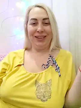 Snapshot of HotJanet chatting on January 13, 2025, 3:26 pm HotJanet online show from January 13, 2025, 3:26 pm