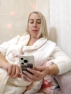 Snapshot of HotJanet chatting on January 21, 2025, 8:00 pm HotJanet online show from January 21, 2025, 8:00 pm