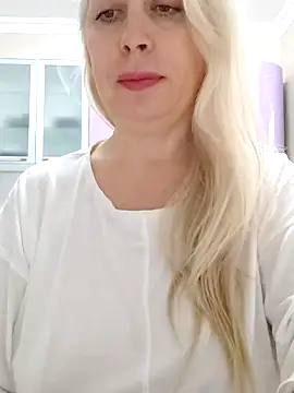 Snapshot of HotJanet chatting on February 6, 2025, 12:37 pm HotJanet online show from February 6, 2025, 12:37 pm