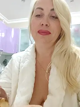 Snapshot of HotJanet chatting on October 24, 2025, 7:54 pm HotJanet online show from October 24, 2025, 7:54 pm