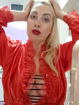 Snapshot of HotJanet chatting on October 26, 2025, 5:41 pm HotJanet online show from October 26, 2025, 5:41 pm