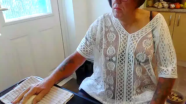 samanthasissieuk online show from June 10, 2026, 5:28 am