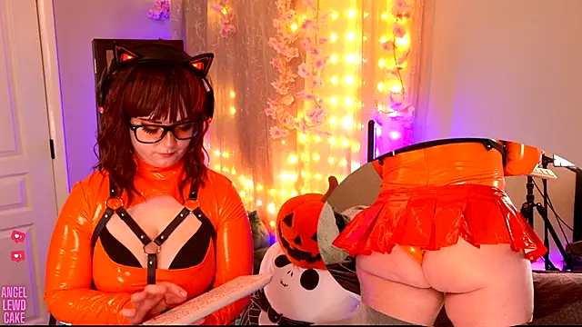 Angel-Lewd-Cake online show from October 19, 2025, 6:03 am