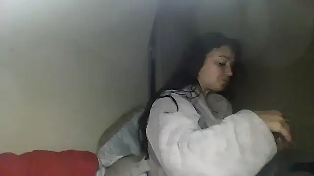 Linusya online show from September 21, 2025, 5:47 pm