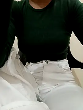 sweet jia23 online show from November 5, 2025, 5:18 am