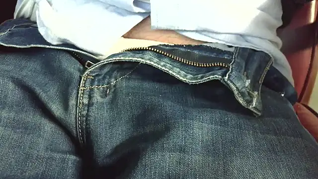 smoothandtiny online show from December 4, 2025, 7:28 am