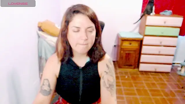 raquellov1 online show from November 2, 2025, 8:00 pm