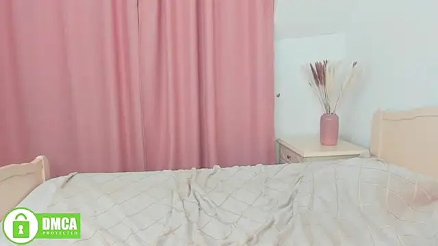 Snapshot of Charlotte_wow chatting on December 12, 2024, 7:15 pm Charlotte wow online show from December 12, 2024, 7:15 pm