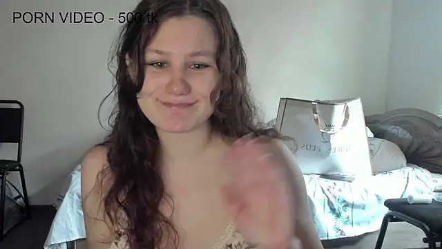 Snapshot of Charlotte_wow chatting on April 17, 2026, 5:32 am Charlotte wow online show from April 17, 2026, 5:32 am
