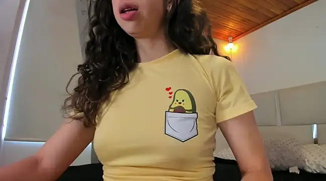 Snapshot of tierra_n chatting on February 21, 2025, 8:49 pm tierra n online show from February 21, 2025, 8:49 pm