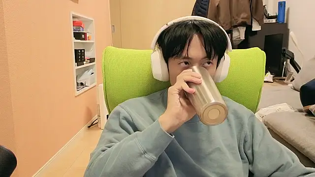 freeeeeessssss111 online show from December 4, 2025, 4:22 am