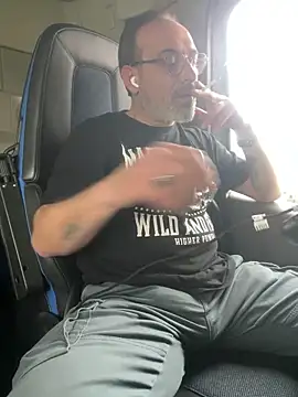 Snapshot of dzhakar chatting on February 3, 2026, 12:32 pm dzhakar online show from February 3, 2026, 12:32 pm