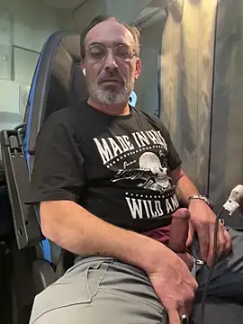 Snapshot of dzhakar chatting on February 4, 2026, 12:33 pm dzhakar online show from February 4, 2026, 12:33 pm