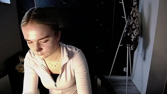 viktoria lovely online show from November 9, 2025, 12:36 pm