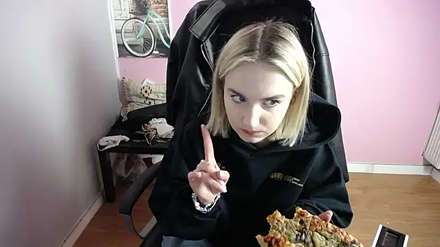 viktoria lovely online show from March 26, 2026, 8:53 am