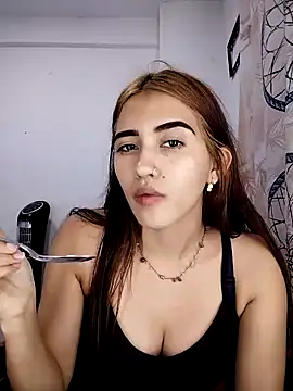 Snapshot of karol_cortes_18 chatting on December 5, 2024, 11:40 pm karol cortes 18 online show from December 5, 2024, 11:40 pm