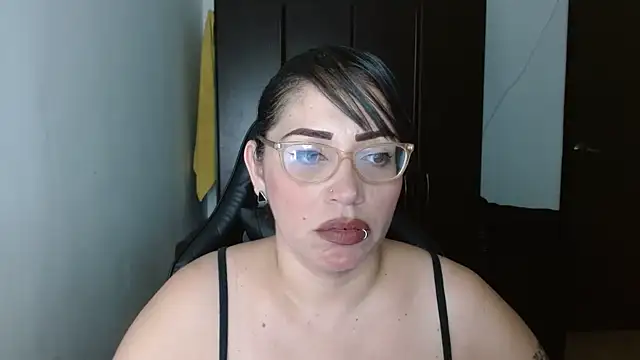 Snapshot of natashasmithe chatting on February 6, 2025, 9:17 pm natashasmithe online show from February 6, 2025, 9:17 pm