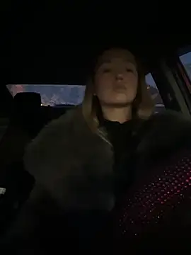 StasyWood online show from November 5, 2025, 1:05 am