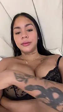 Snapshot of IsabelaVanegas_ chatting on November 26, 2025, 5:36 pm IsabelaVanegas online show from November 26, 2025, 5:36 pm