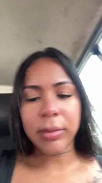 Snapshot of IsabelaVanegas_ chatting on May 6, 2026, 7:19 pm IsabelaVanegas online show from May 6, 2026, 7:19 pm