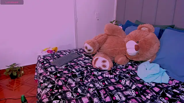 Snapshot of JulianaMiller chatting on January 21, 2025, 2:22 am JulianaMiller online show from January 21, 2025, 2:22 am