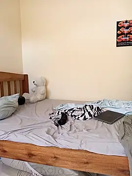 Horny wifey254 online show from December 15, 2025, 12:53 pm