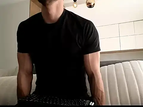 Phantom Bigger1 online show from December 18, 2025, 2:34 pm