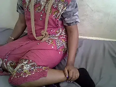 Snapshot of Crystal__Gee chatting on March 6, 2025, 7:36 am Crystal Gee online show from March 6, 2025, 7:36 am