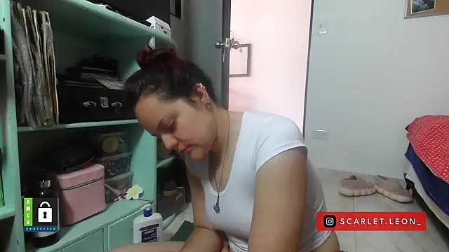 Scarletleon77 online show from November 29, 2025, 2:53 pm