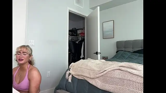 Snapshot of ElenaErickson chatting on October 22, 2025, 8:52 pm ElenaErickson online show from October 22, 2025, 8:52 pm