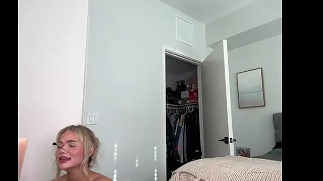 ElenaErickson online show from June 11, 2026, 12:32 am