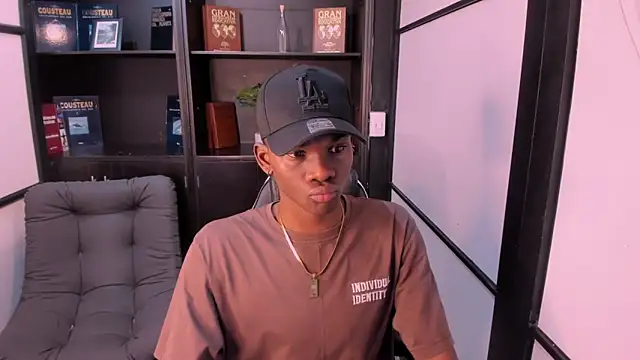 Snapshot of JacksonMuller_ chatting on November 15, 2025, 12:02 pm JacksonMuller online show from November 15, 2025, 12:02 pm