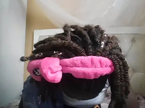 Snapshot of just_nala chatting on January 12, 2026, 9:36 am just nala online show from January 12, 2026, 9:36 am