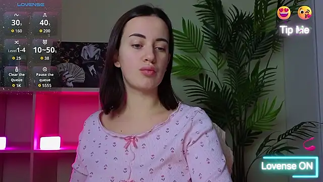 SweetieKendl online show from February 11, 2026, 10:04 pm