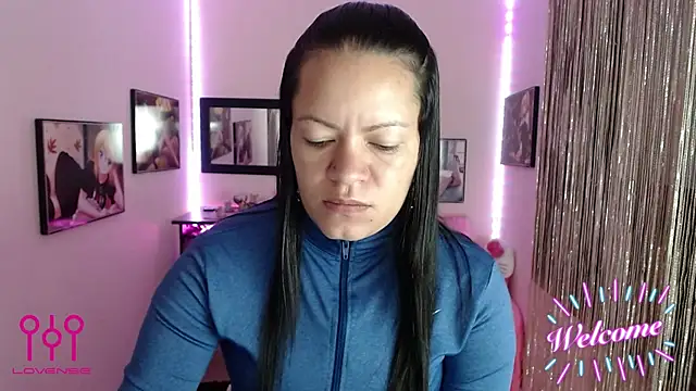 Cristal w online show from October 28, 2025, 12:30 pm