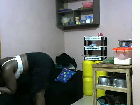 Snapshot of slender-qwene chatting on October 28, 2025, 5:04 pm slender-qwene online show from October 28, 2025, 5:04 pm