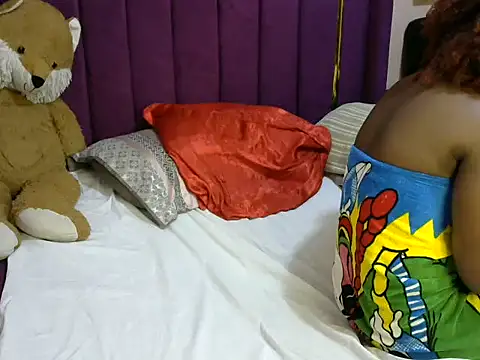 Snapshot of slender-qwene chatting on November 17, 2025, 9:04 am slender-qwene online show from November 17, 2025, 9:04 am