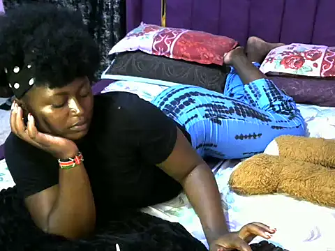 Snapshot of slender-qwene chatting on November 24, 2025, 12:27 pm slender-qwene online show from November 24, 2025, 12:27 pm