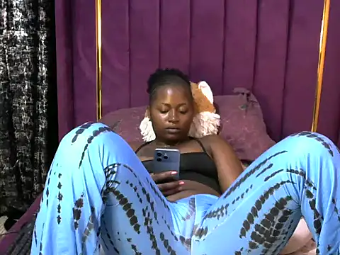 Snapshot of slender-qwene chatting on December 4, 2025, 8:50 pm slender-qwene online show from December 4, 2025, 8:50 pm